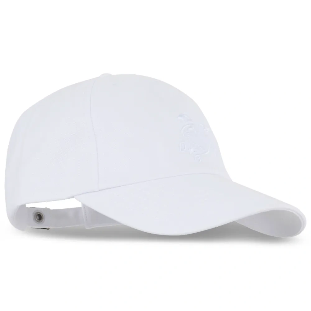 Кепка с вышитым логотипом