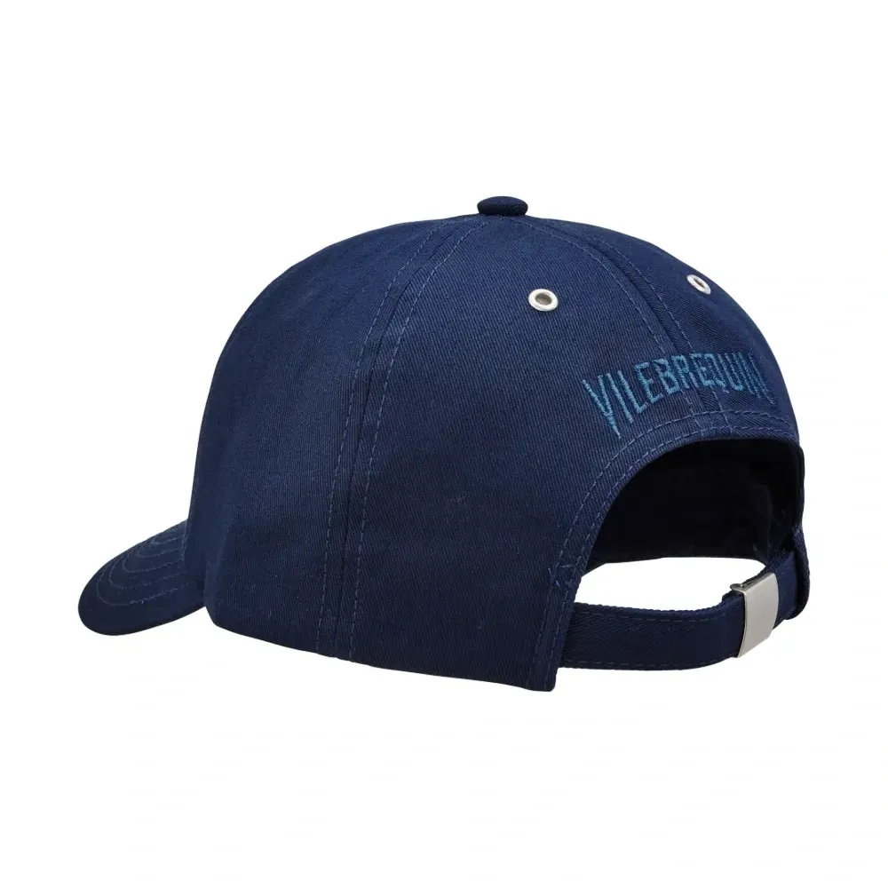 Кепка с вышитым логотипом