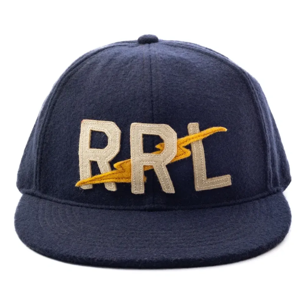 Бейсболка с логотипом