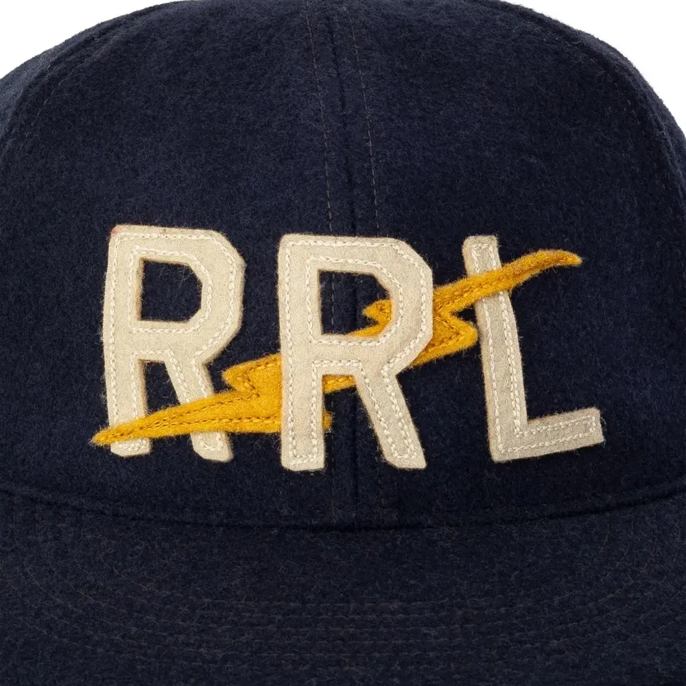 Бейсболка с логотипом