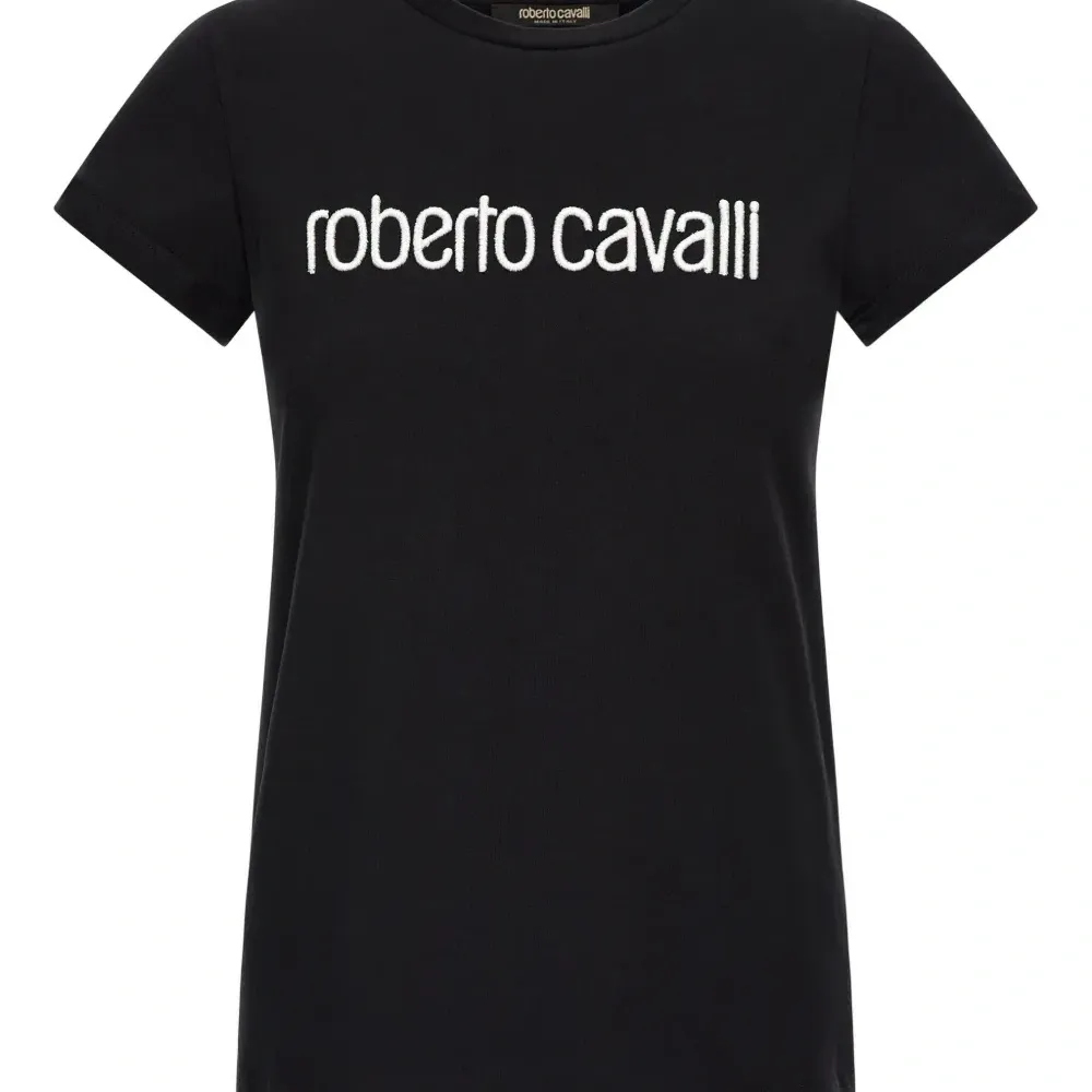 Футболка с вышитым логотипом