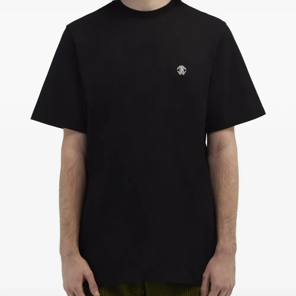 Футболка с вышитым логотипом Футболка с вышитым логотипом