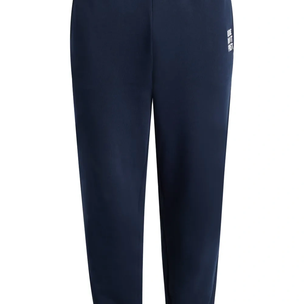 Спортивные брюки с вышитой надписью