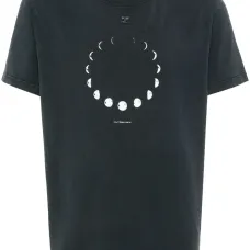 Футболка с нашивкой-логотипом