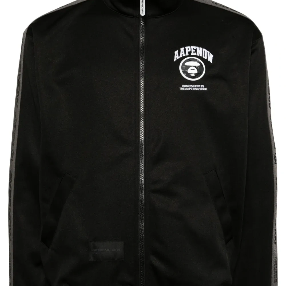 Куртка на молнии с вышитым логотипом