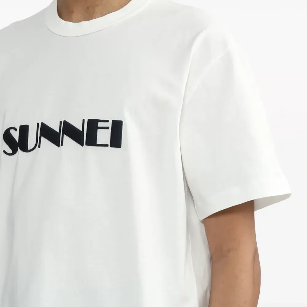 Футболка с логотипом