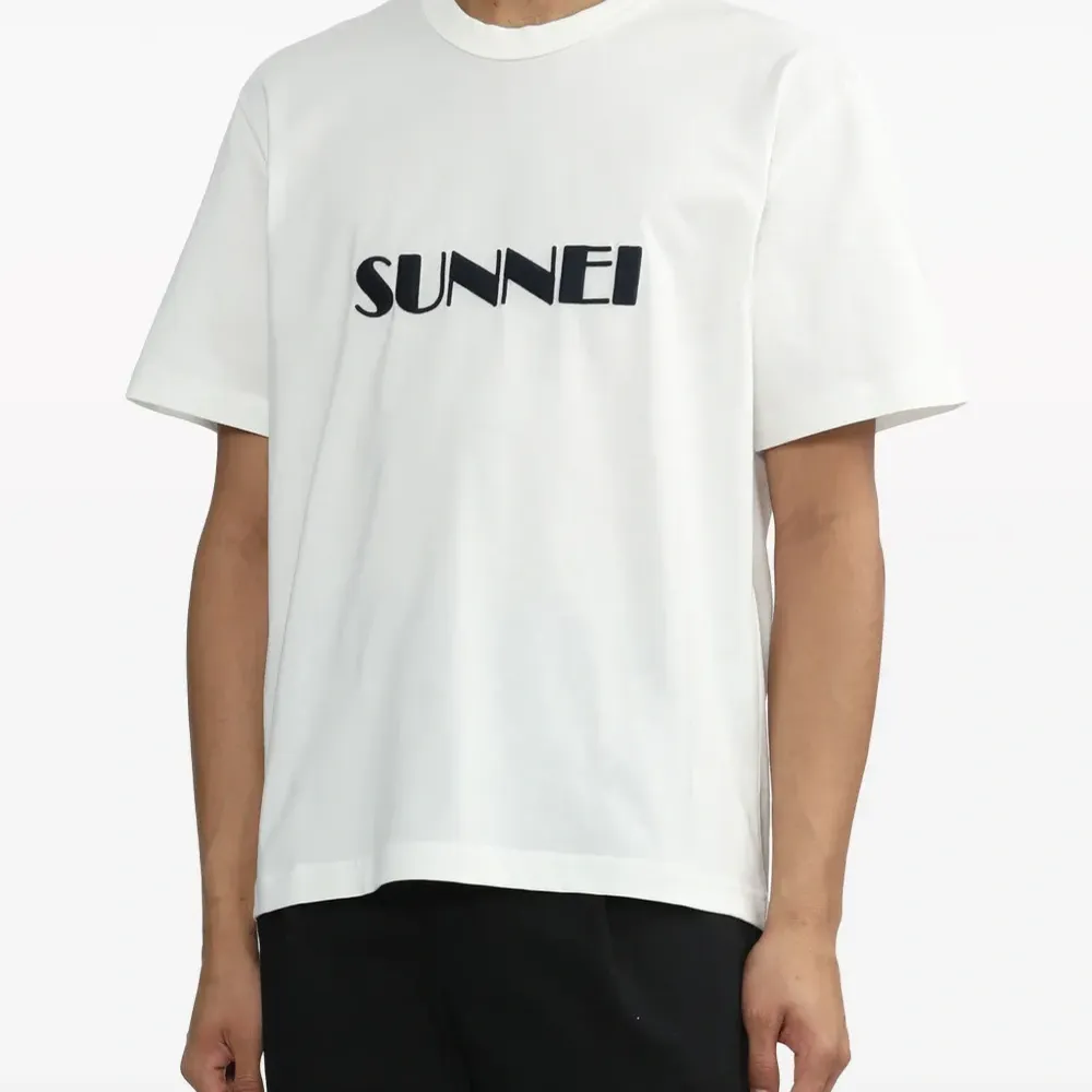 Футболка с логотипом