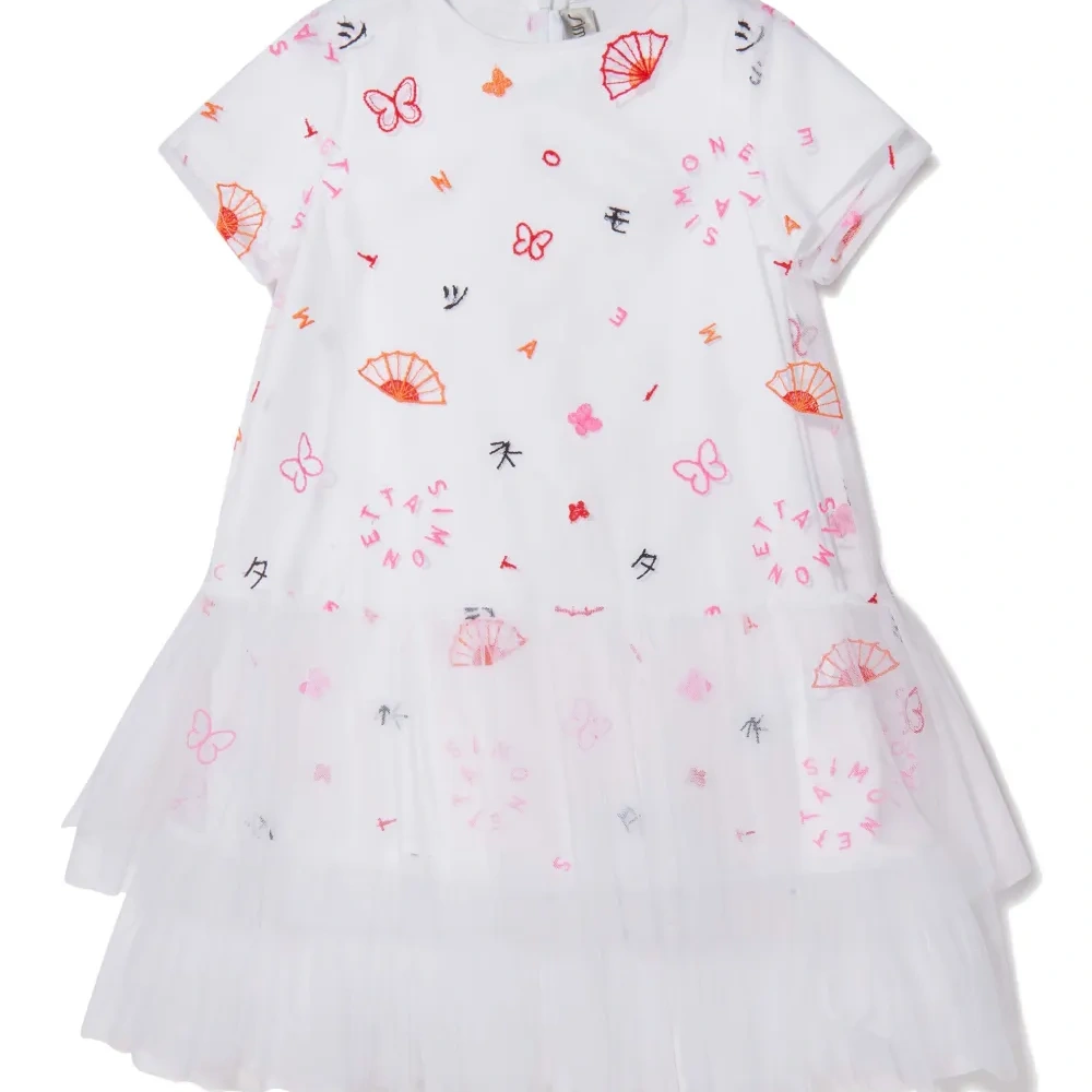 Платье с оборками и вышивкой