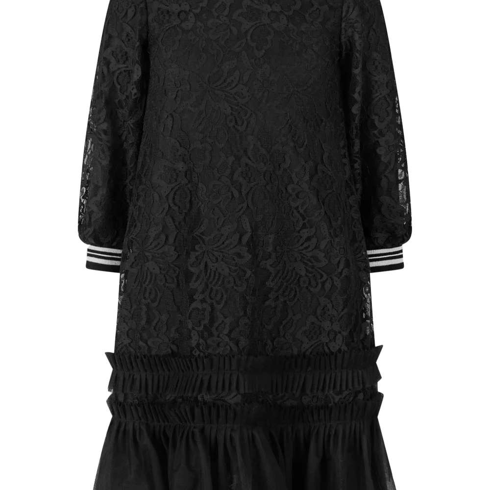 Кружевное платье с оборками