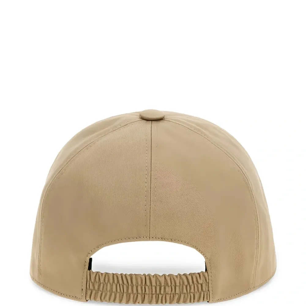 Бейсболка с вышитым логотипом