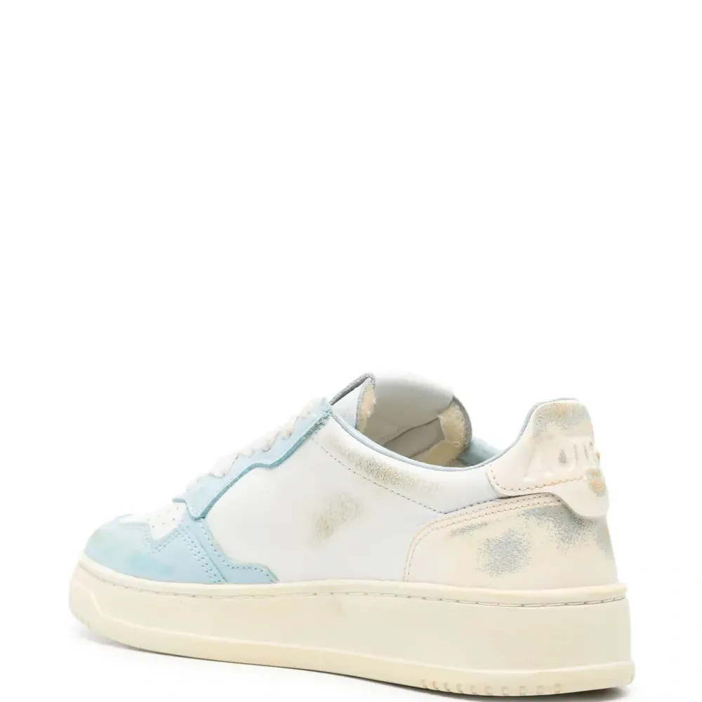 Кроссовки с эффектом потертости