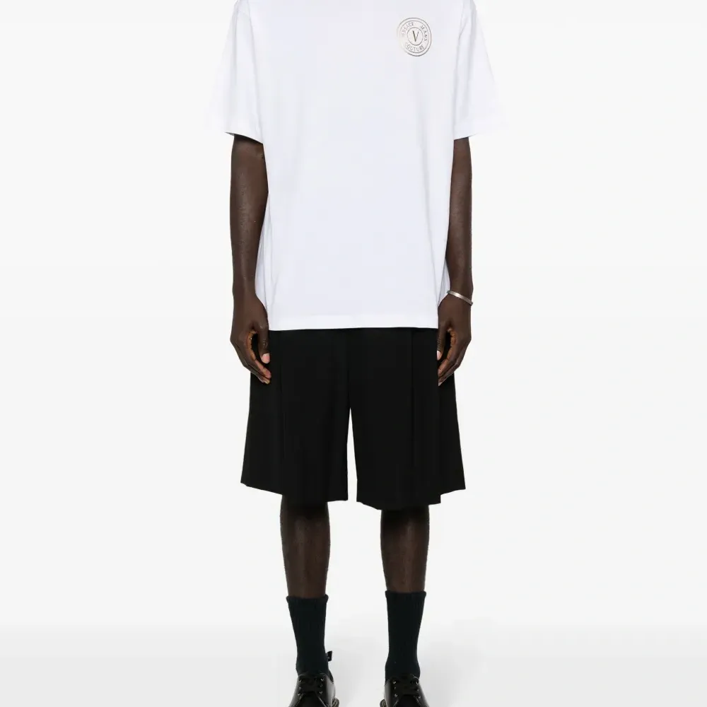 Футболка с логотипом V-Emblem