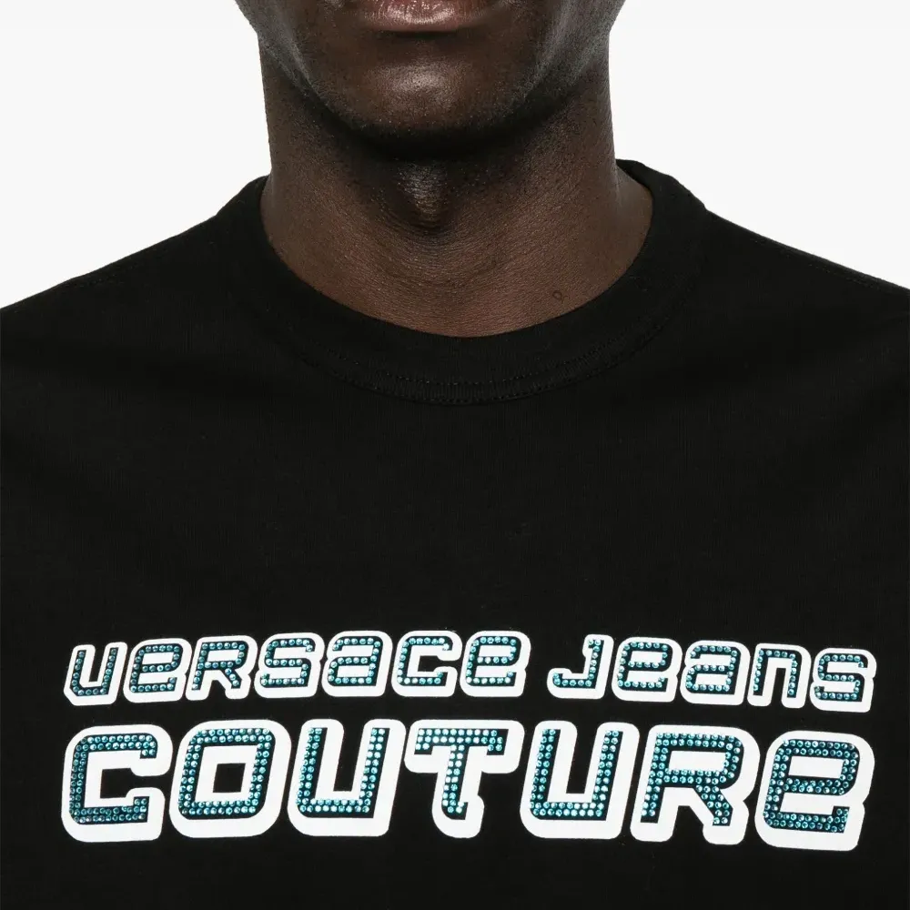 Футболка с логотипом и стразами