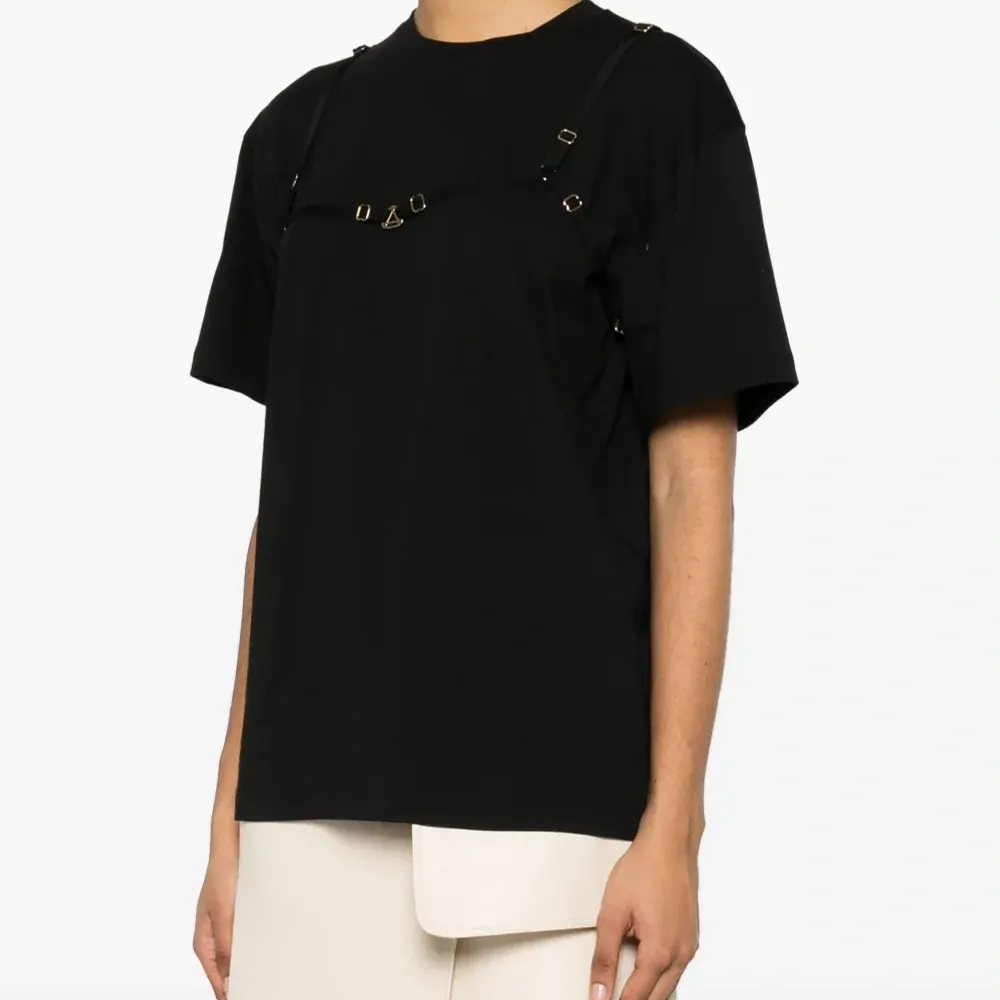 Футболка с ремешком