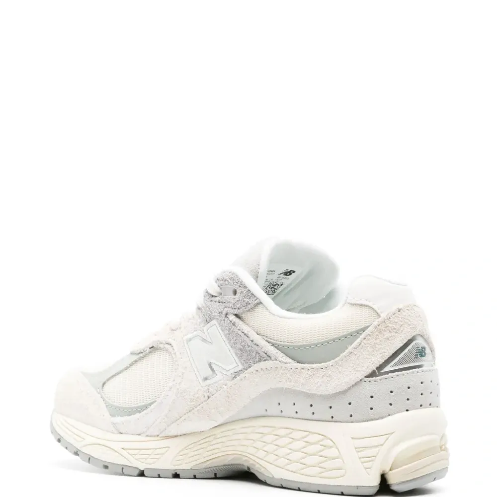 Кроссовки 2002R