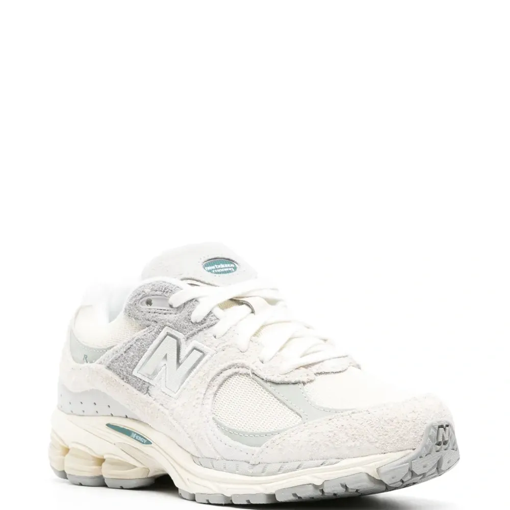 Кроссовки 2002R