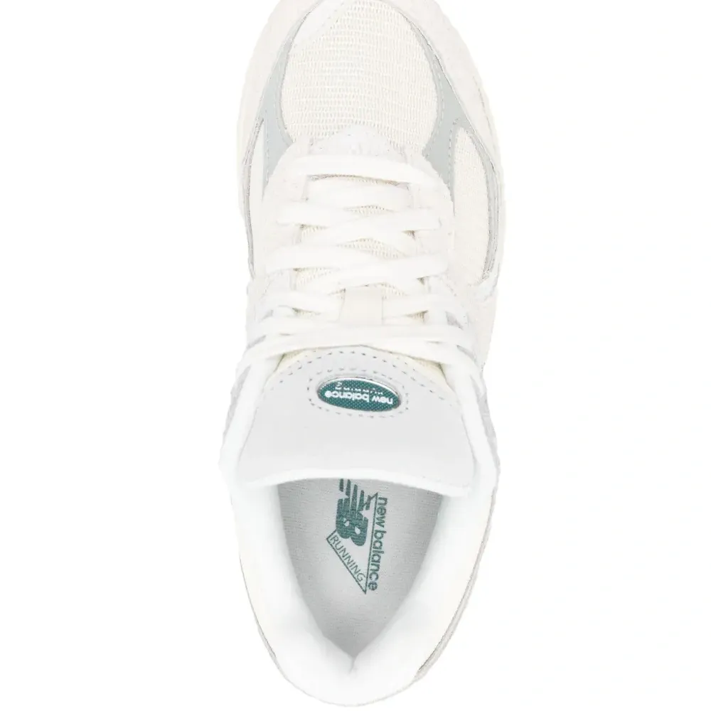 Кроссовки 2002R