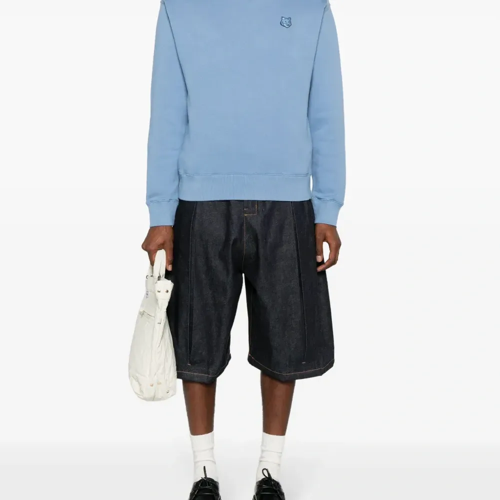 Толстовка с нашивкой-логотипом