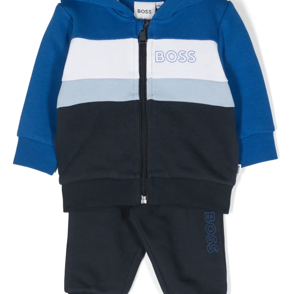 Спортивный костюм с логотипом Спортивный костюм с логотипом