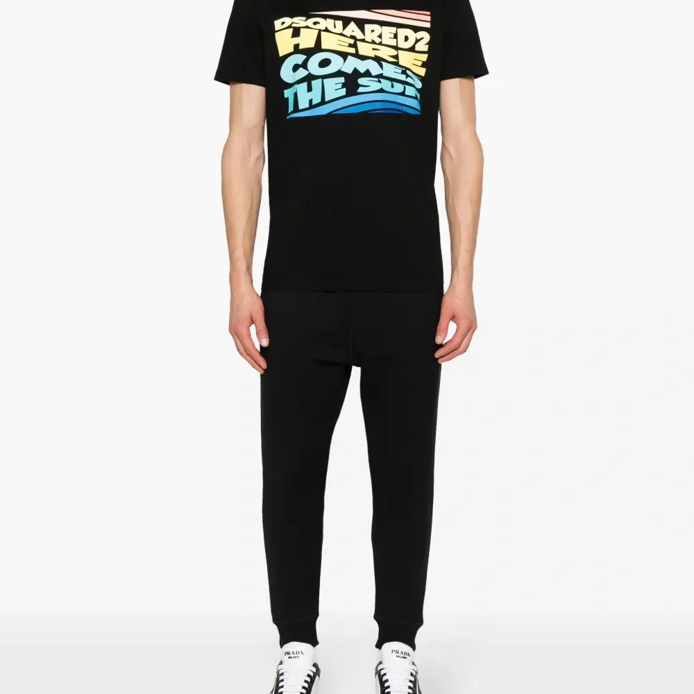 Футболка с логотипом