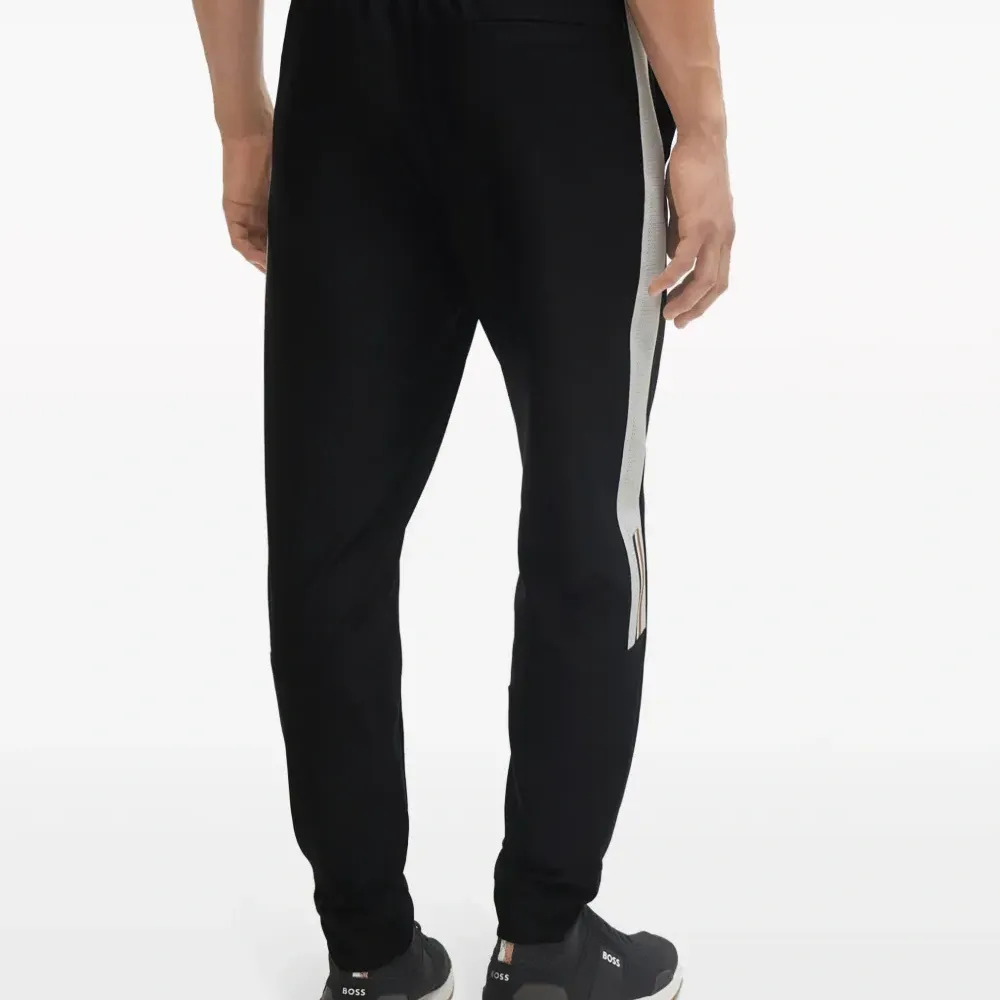 Джоггеры с лампасами из коллаборации с Matteo Berrettini