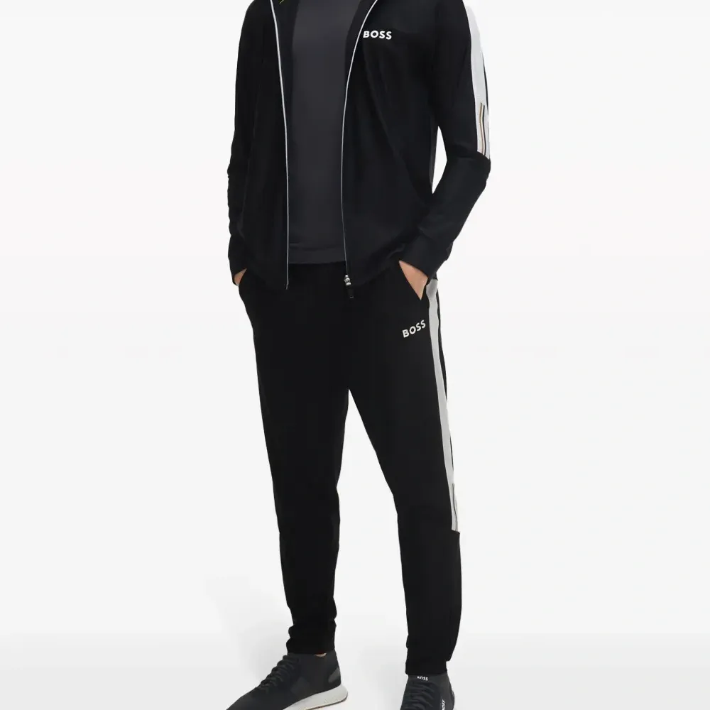 Джоггеры с лампасами из коллаборации с Matteo Berrettini