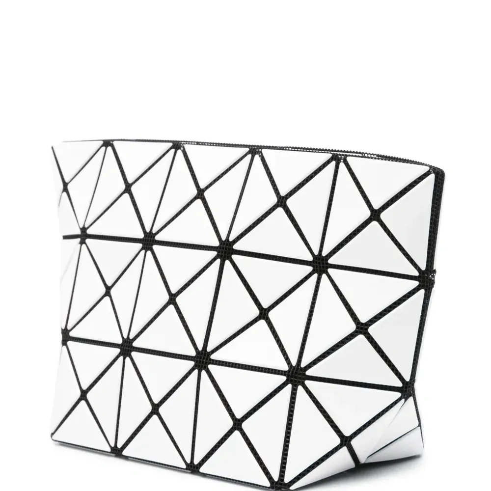 Лакированный клатч с геометричным узором