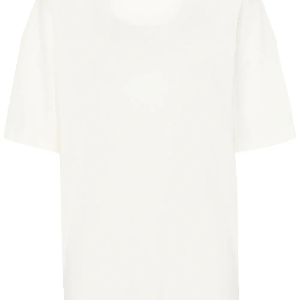 Футболка с декоративными швами