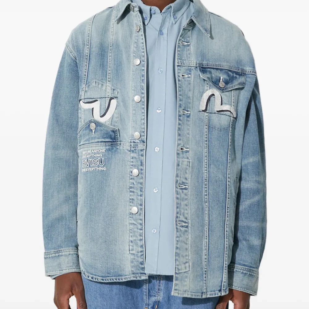 Джинсовая куртка в стиле пэчворк