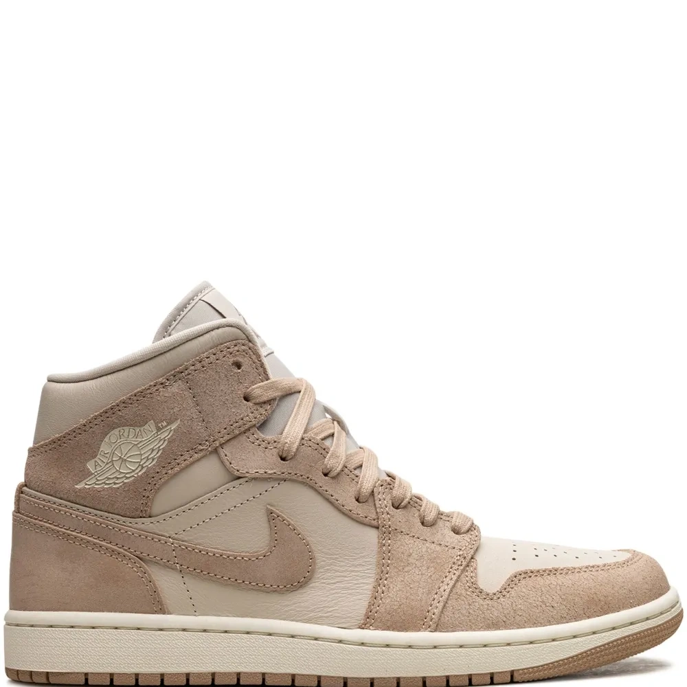 Кроссовки Air Jordan 1 Mid SE 'Legend Light Brown'