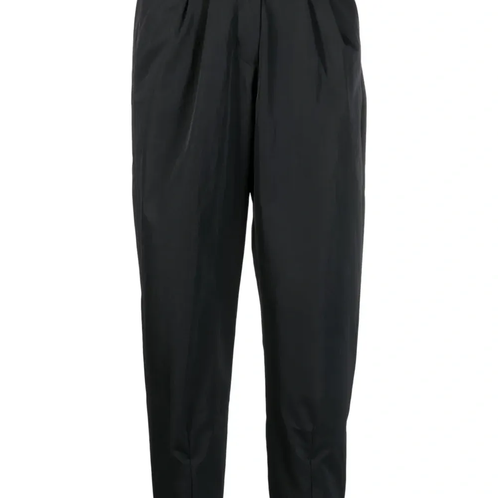 Зауженные брюки с завышенной талией