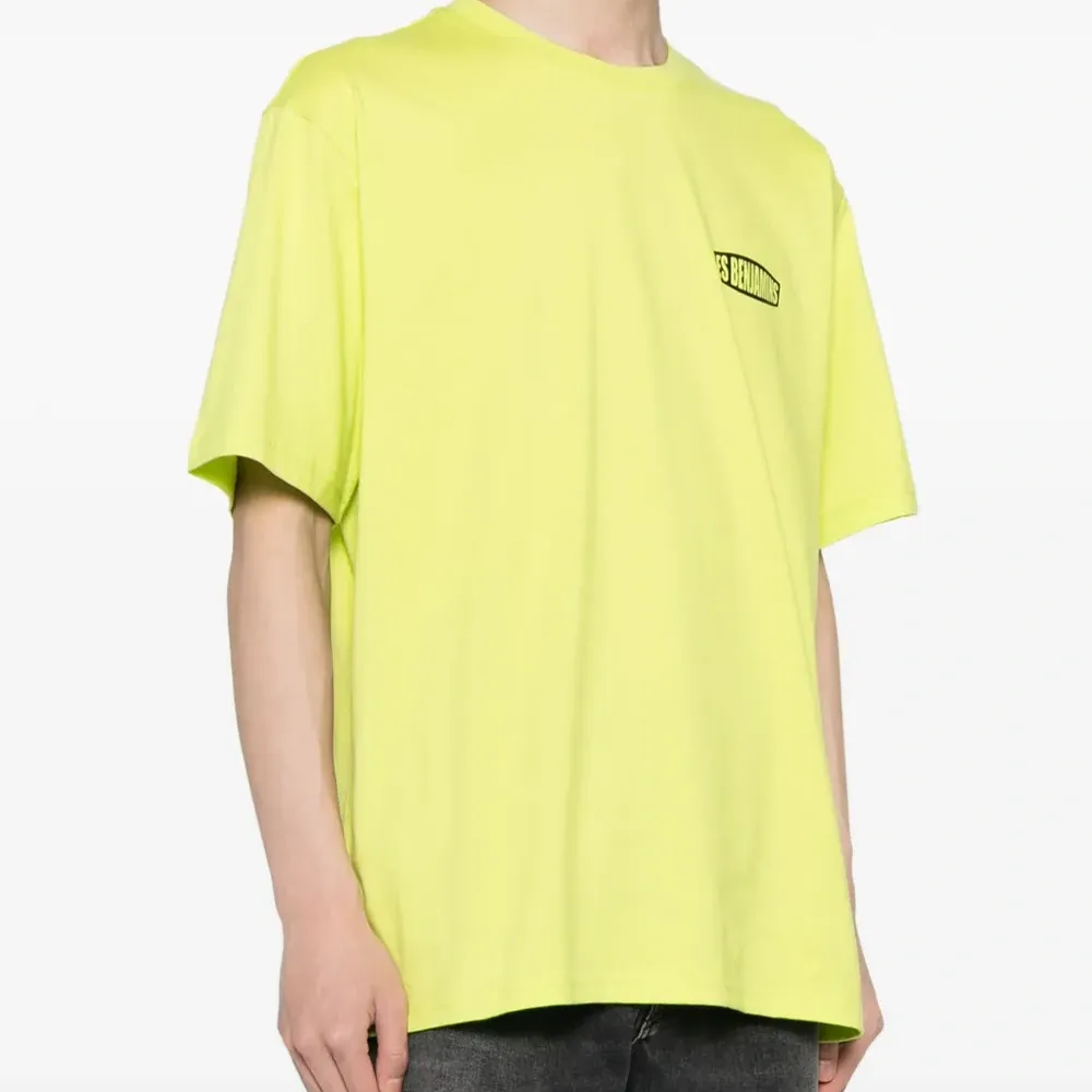 Футболка с логотипом