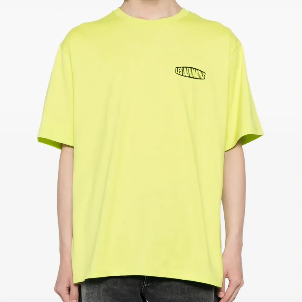 Футболка с логотипом