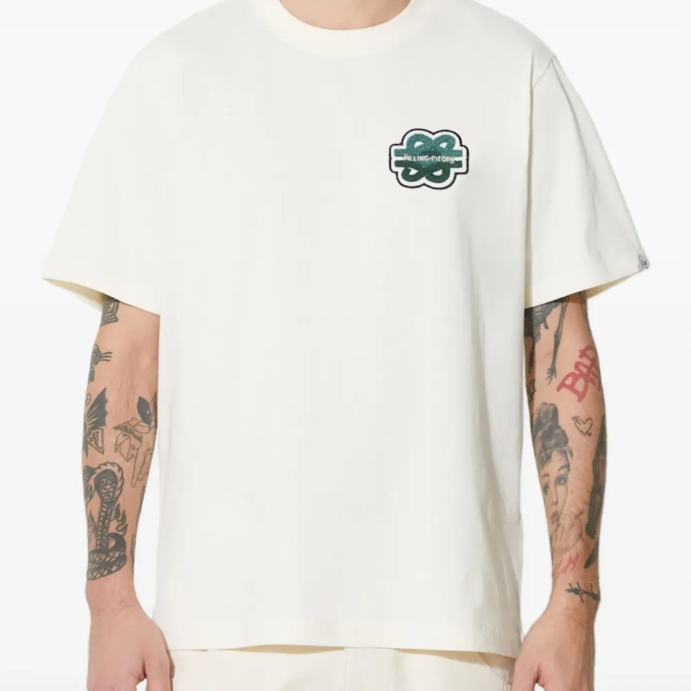 футболка с нашивкой-логотипом