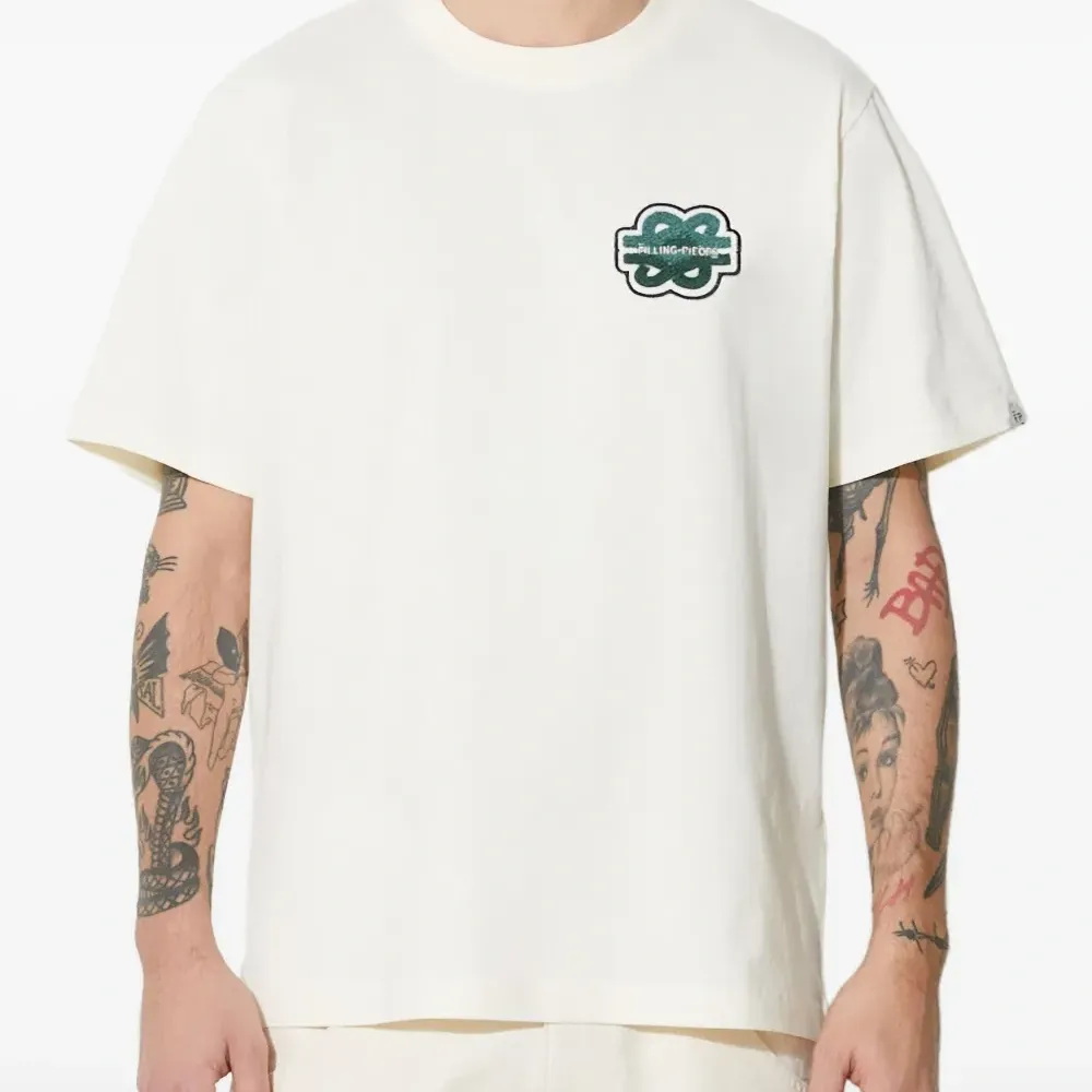 футболка с нашивкой-логотипом