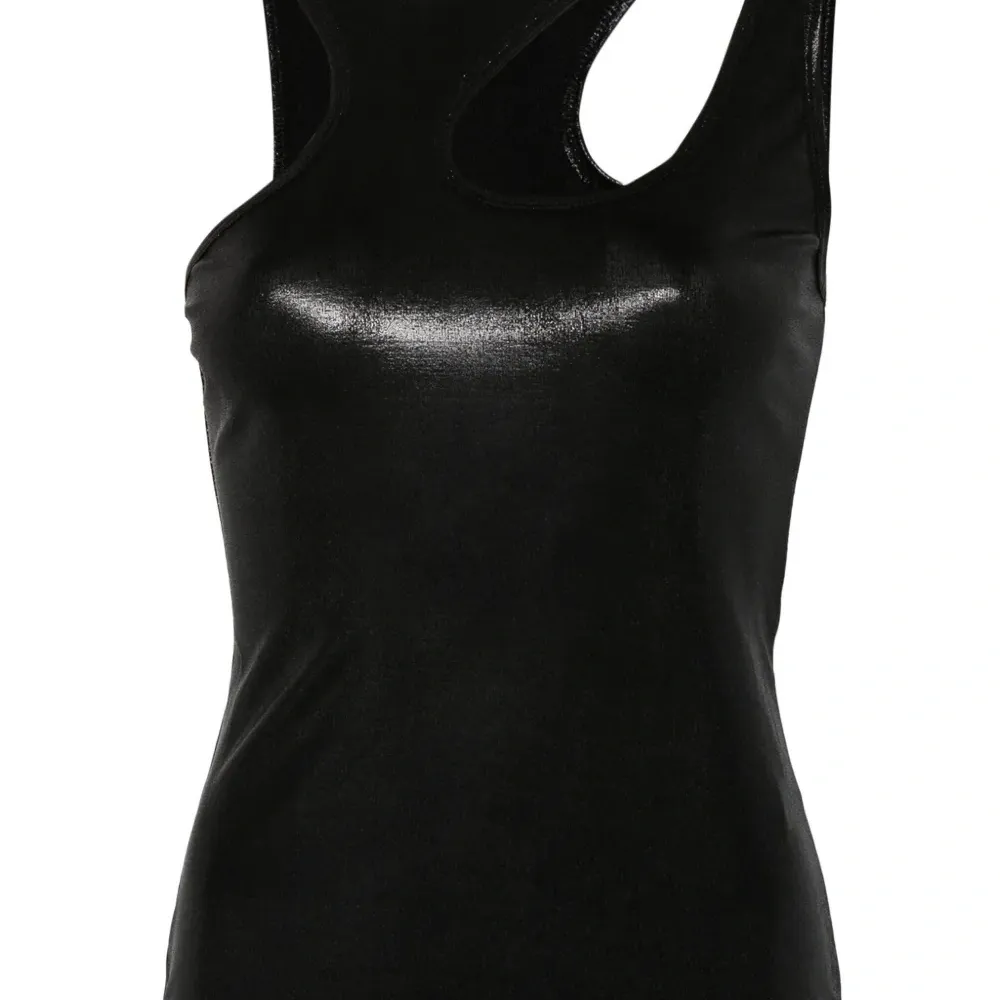 Топ из ткани ламе с вырезом