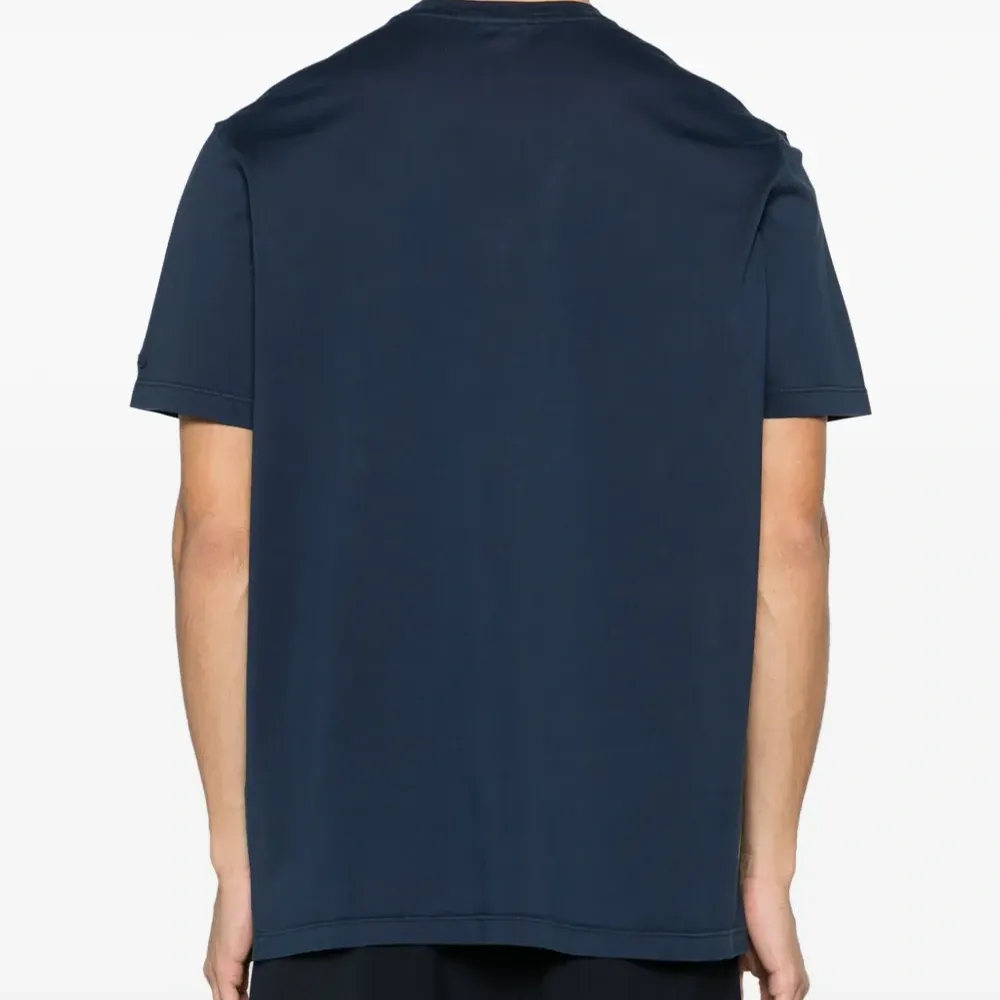 Футболка с круглым вырезом