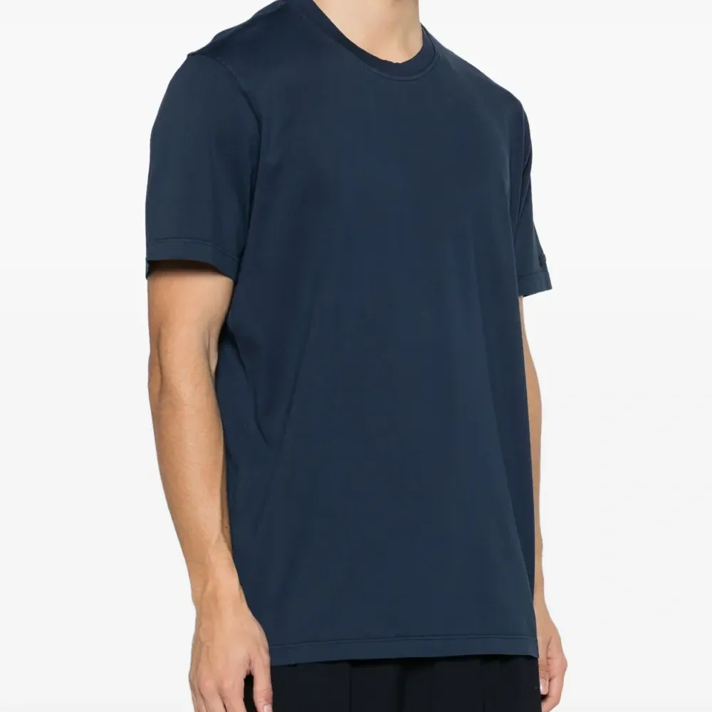 Футболка с круглым вырезом