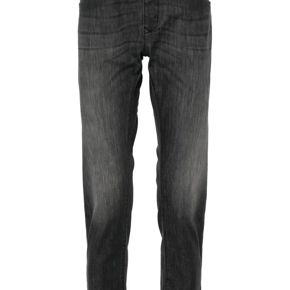 Узкие джинсы с заниженной талией