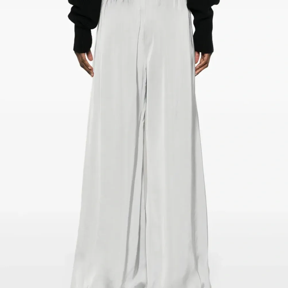 Атласные брюки широкого кроя