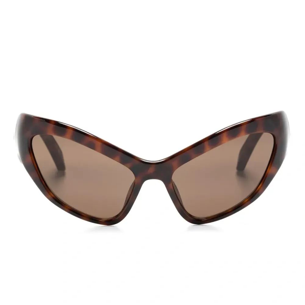 Солнцезащитные очки в массивной оправе