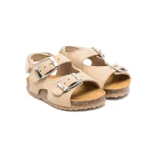 Сандалии с пряжками