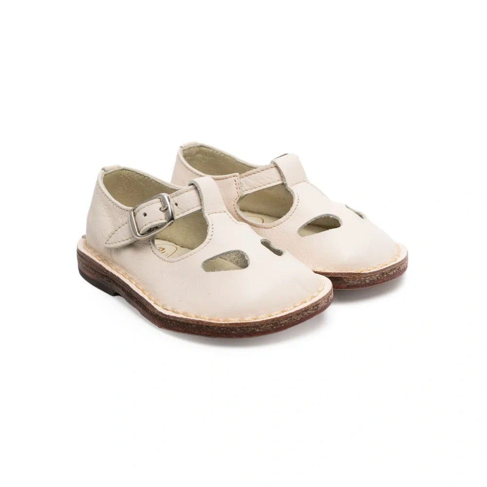 Сандалии с вырезами