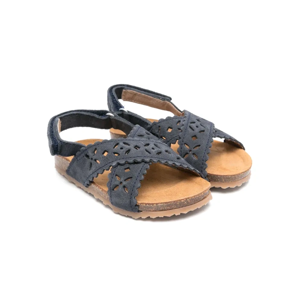 Сандалии с вырезами