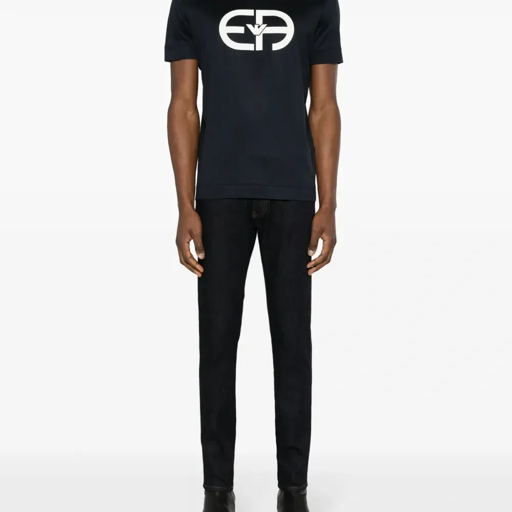 Футболка с логотипом