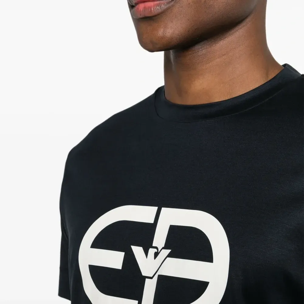 Футболка с логотипом