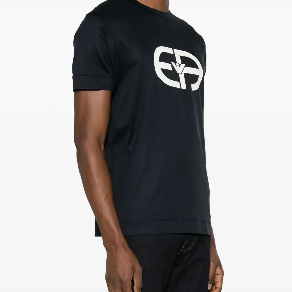 Футболка с логотипом