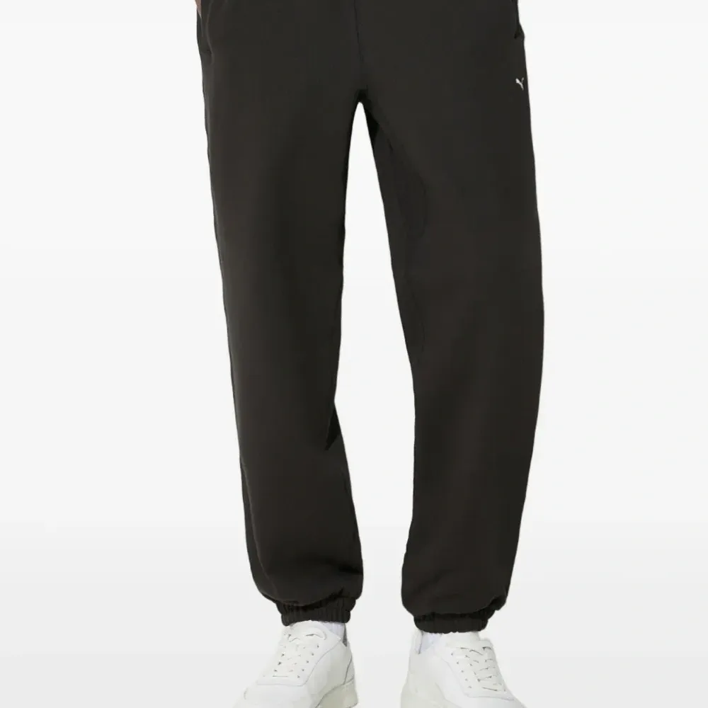 Брюки с вышитым логотипом