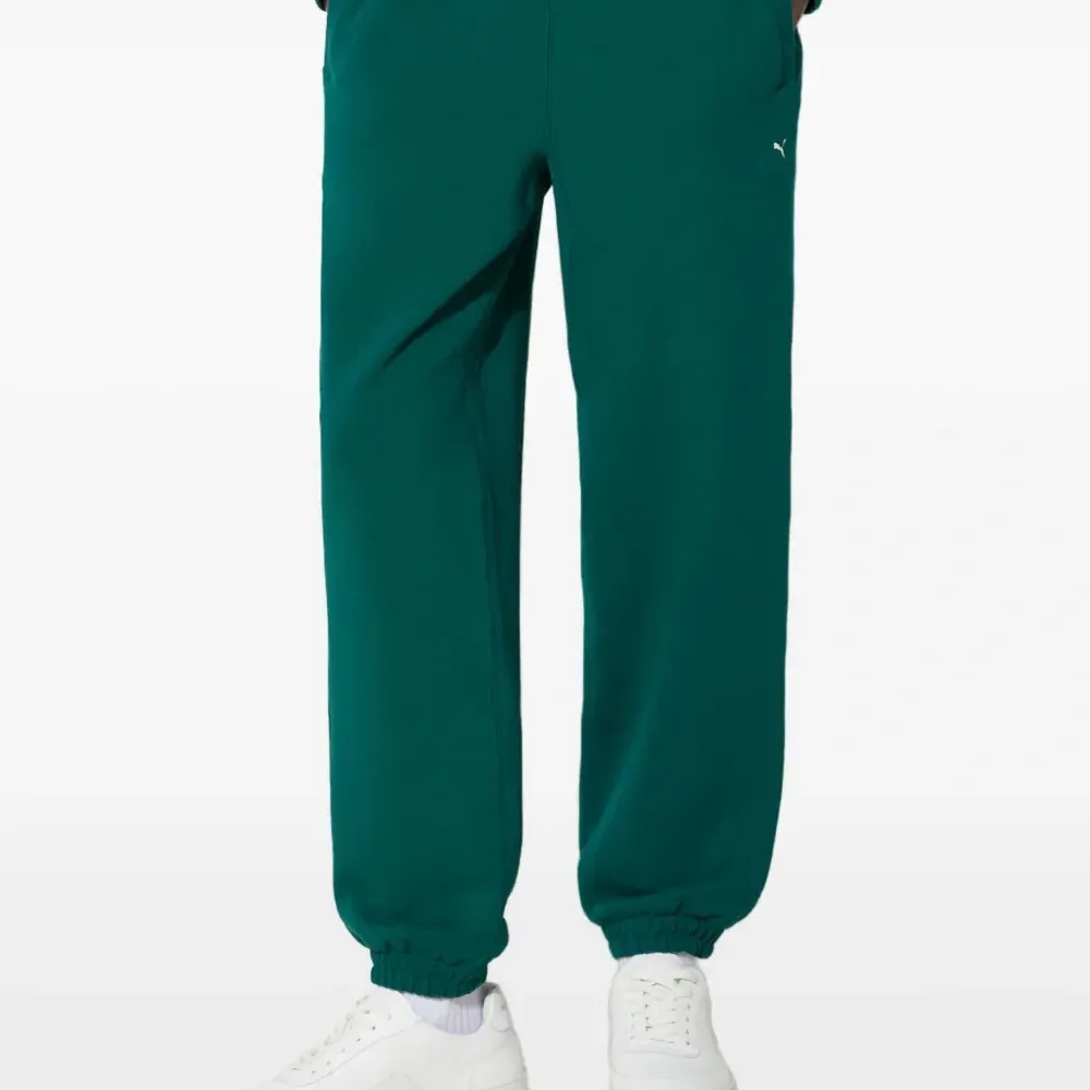 Спортивные брюки с вышитым логотипом