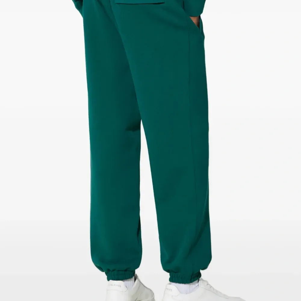 Спортивные брюки с вышитым логотипом